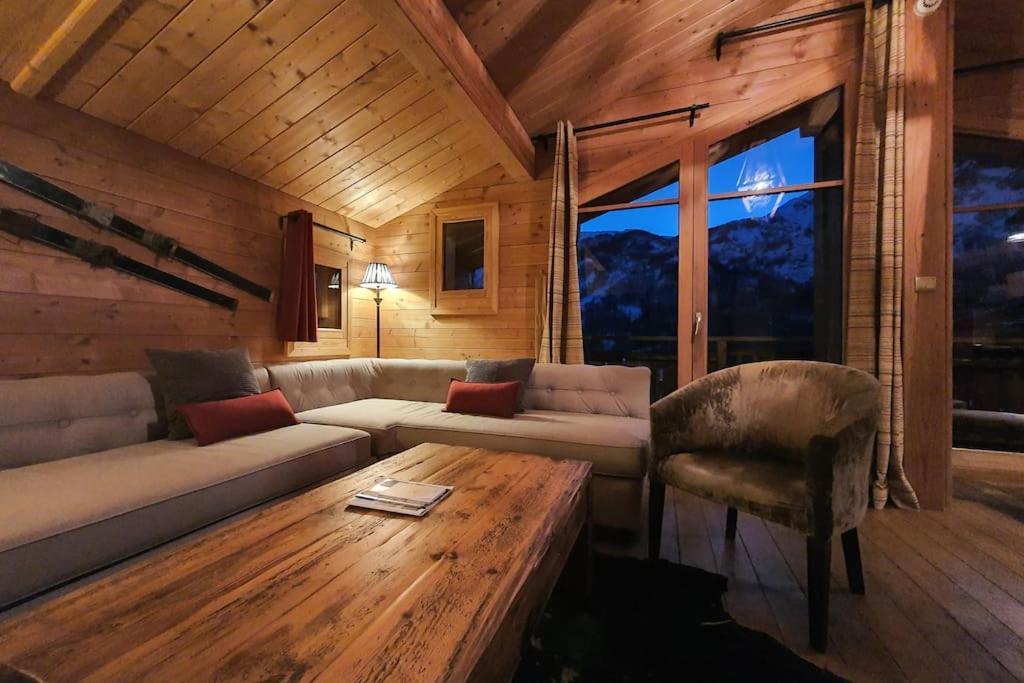 Cosy 4 Bedroom Chalet With Hot Tub Saint-Marcel  Exteriér fotografie