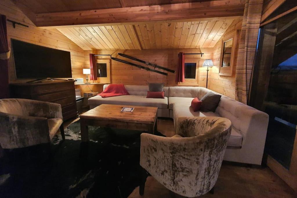 Cosy 4 Bedroom Chalet With Hot Tub Saint-Marcel  Exteriér fotografie