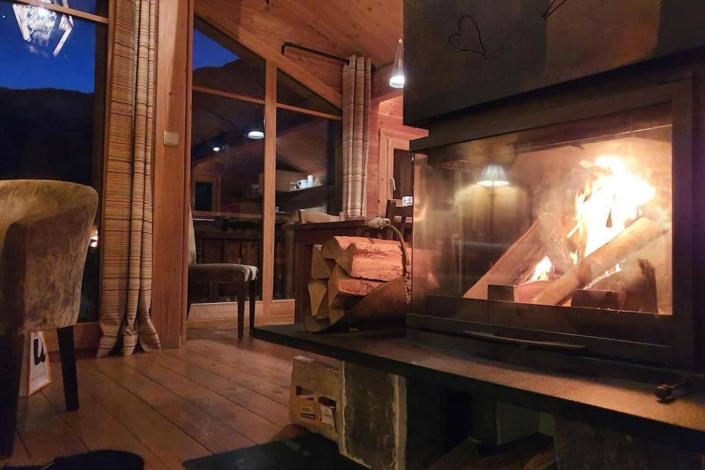 Cosy 4 Bedroom Chalet With Hot Tub Saint-Marcel  Exteriér fotografie