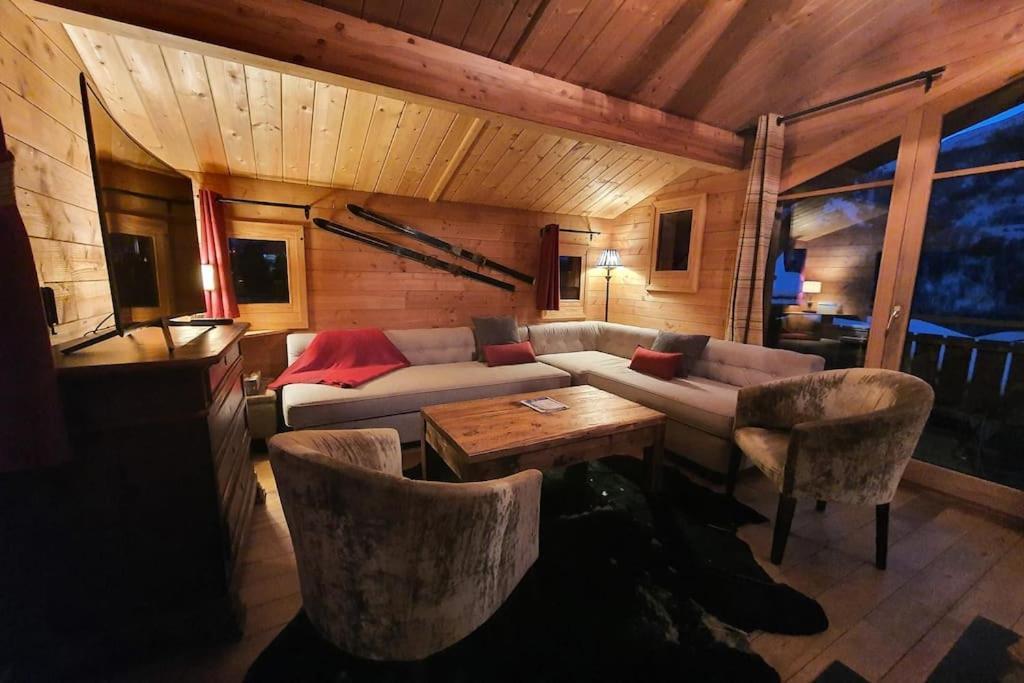 Cosy 4 Bedroom Chalet With Hot Tub Saint-Marcel  Exteriér fotografie