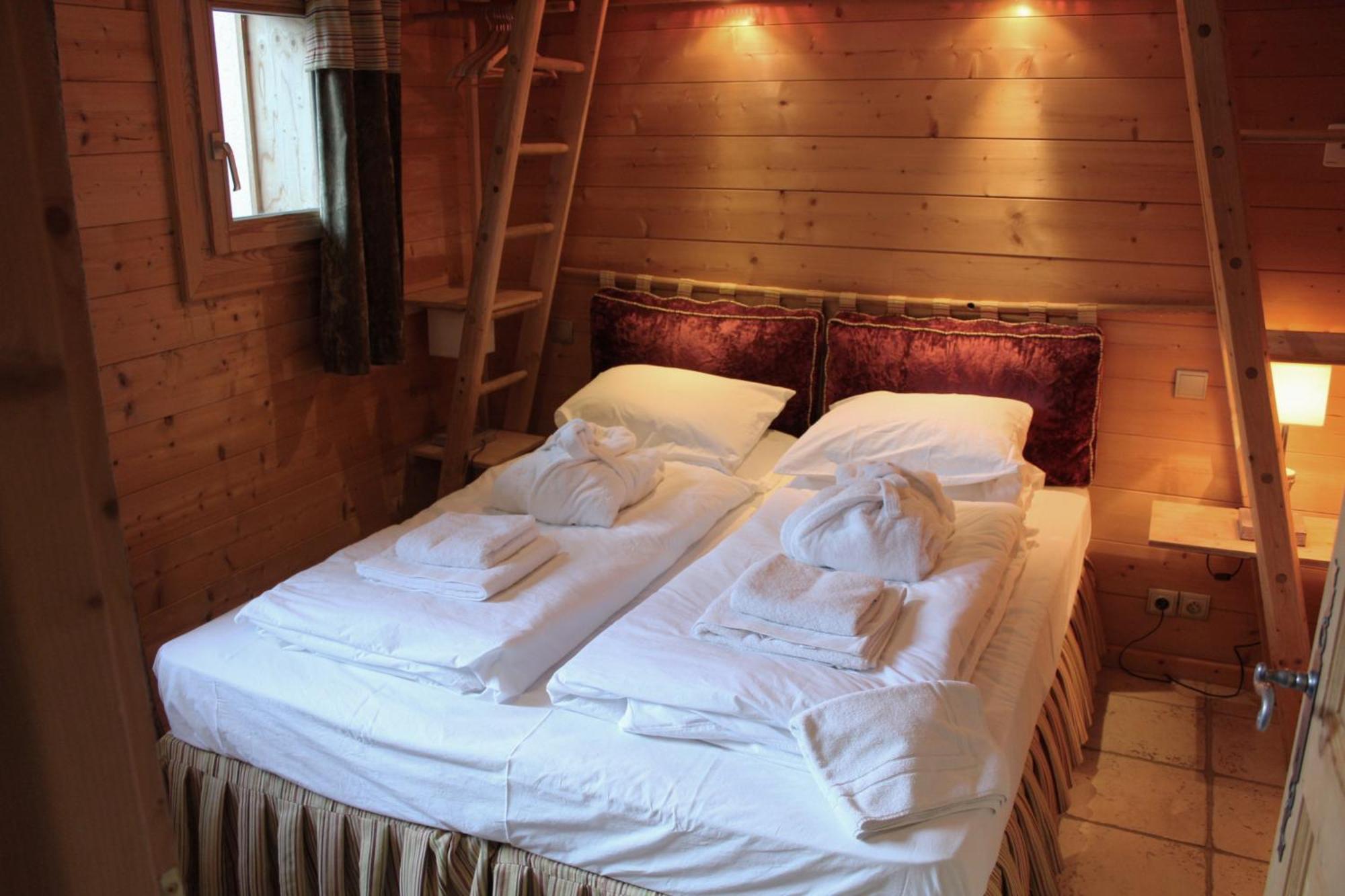 Cosy 4 Bedroom Chalet With Hot Tub Saint-Marcel  Exteriér fotografie