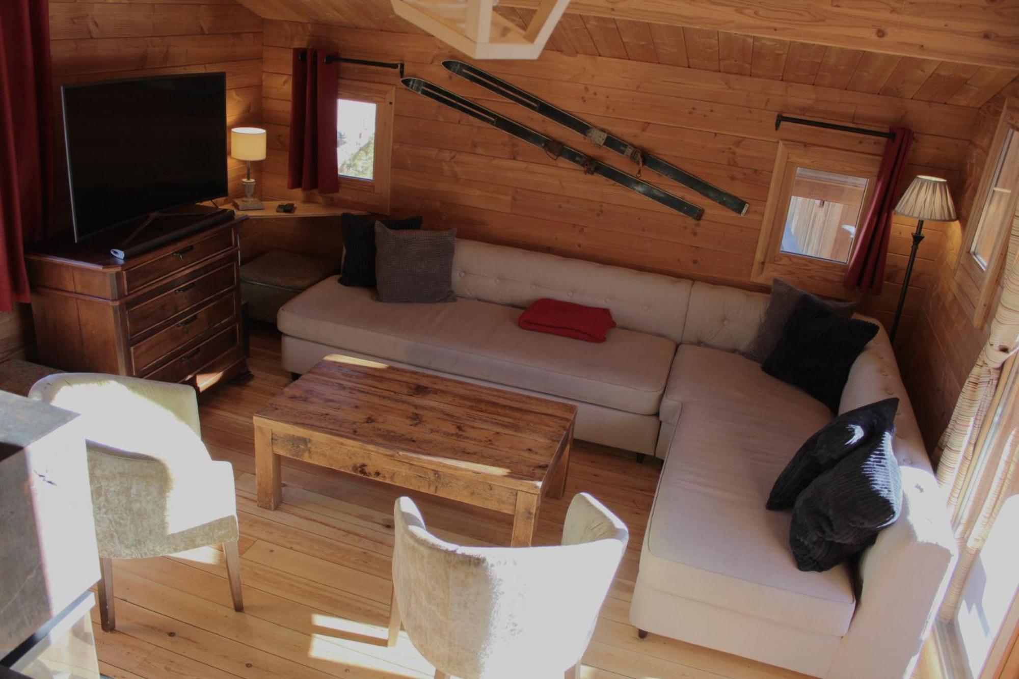 Cosy 4 Bedroom Chalet With Hot Tub Saint-Marcel  Exteriér fotografie