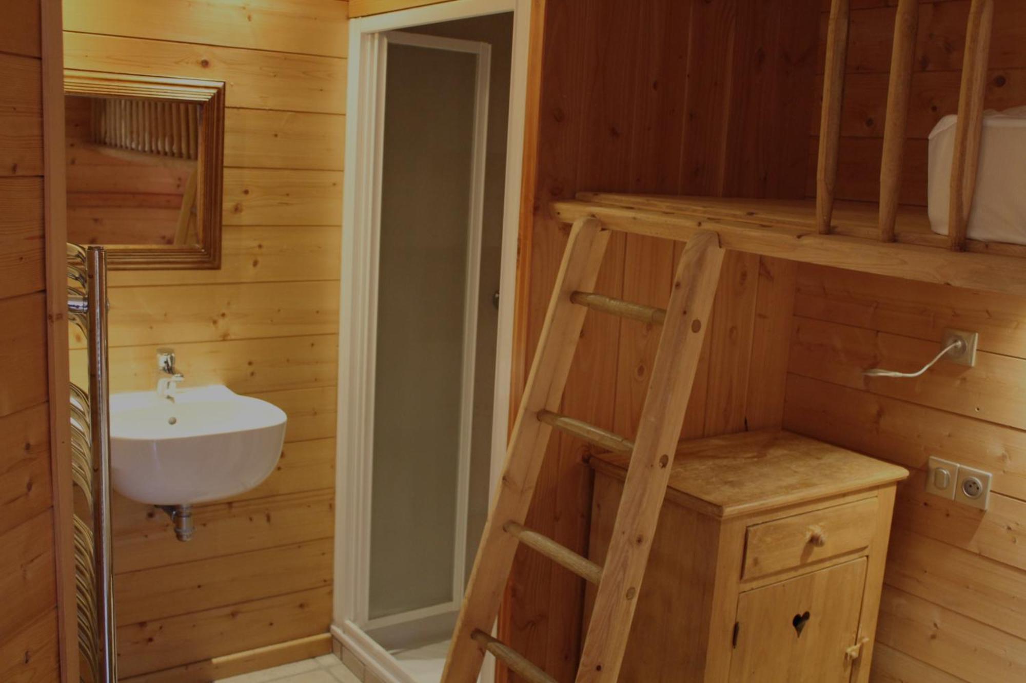 Cosy 4 Bedroom Chalet With Hot Tub Saint-Marcel  Exteriér fotografie