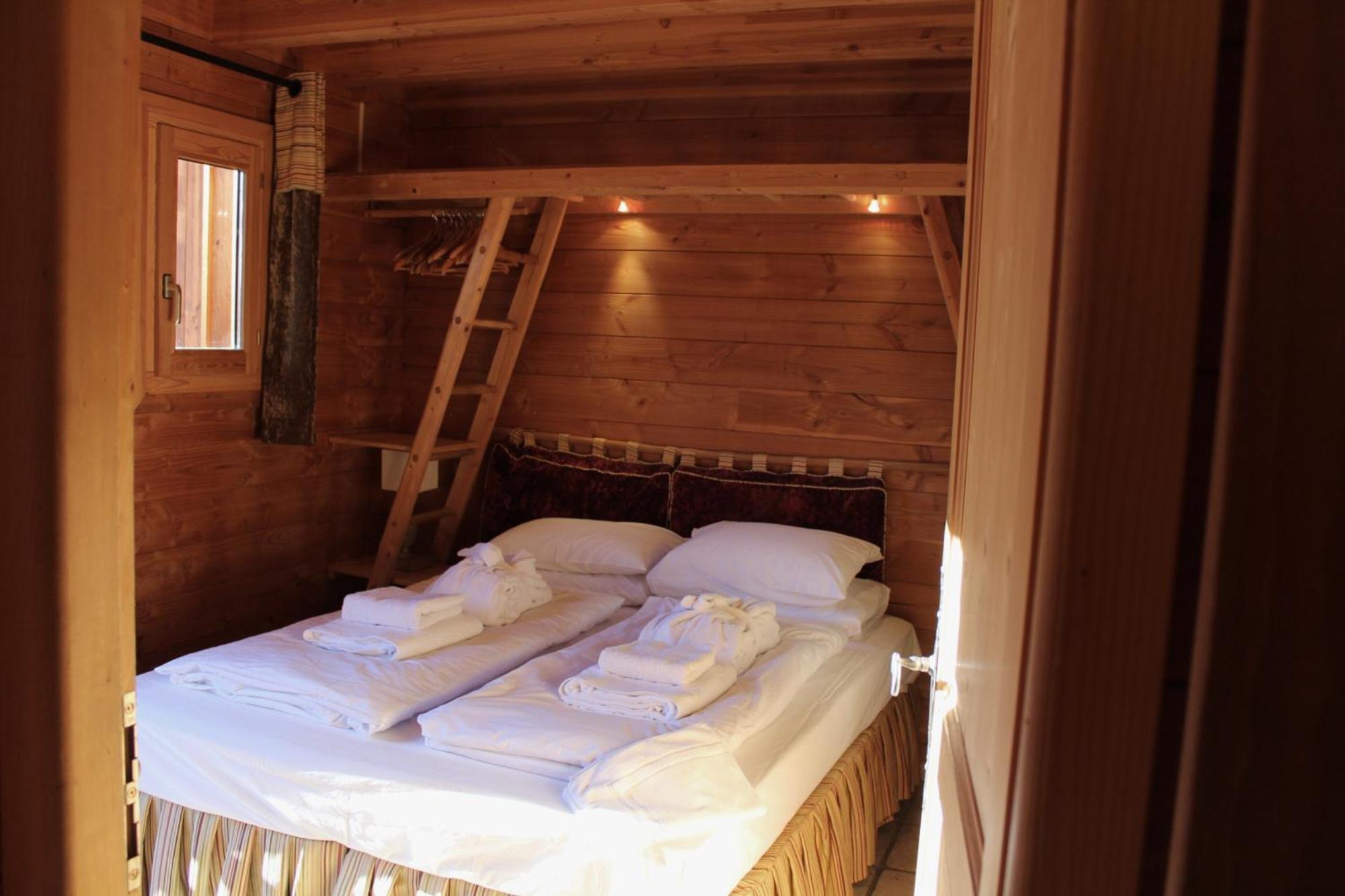 Cosy 4 Bedroom Chalet With Hot Tub Saint-Marcel  Exteriér fotografie